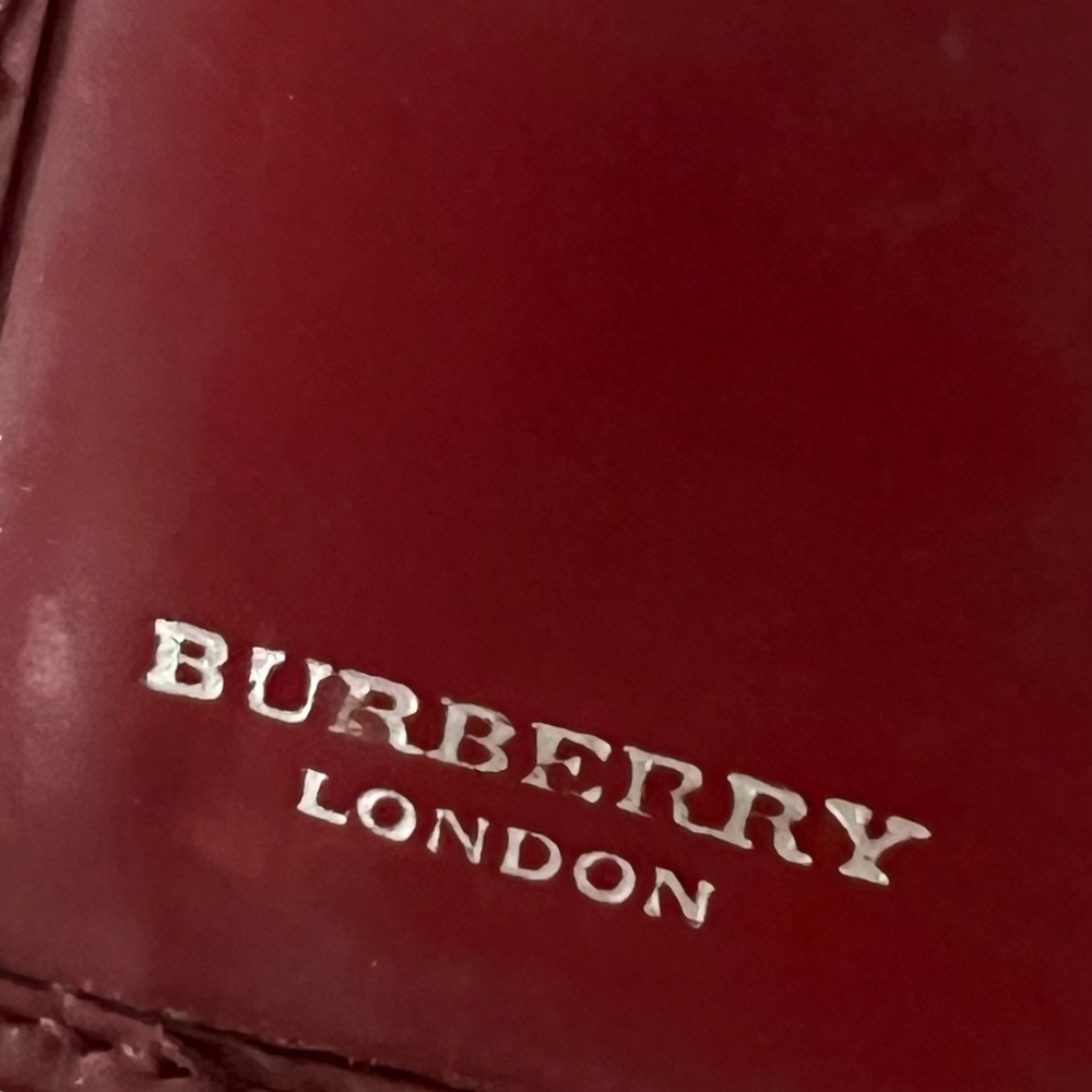 BURBERRY Kiss Lock WOC - Picture 11 of 13